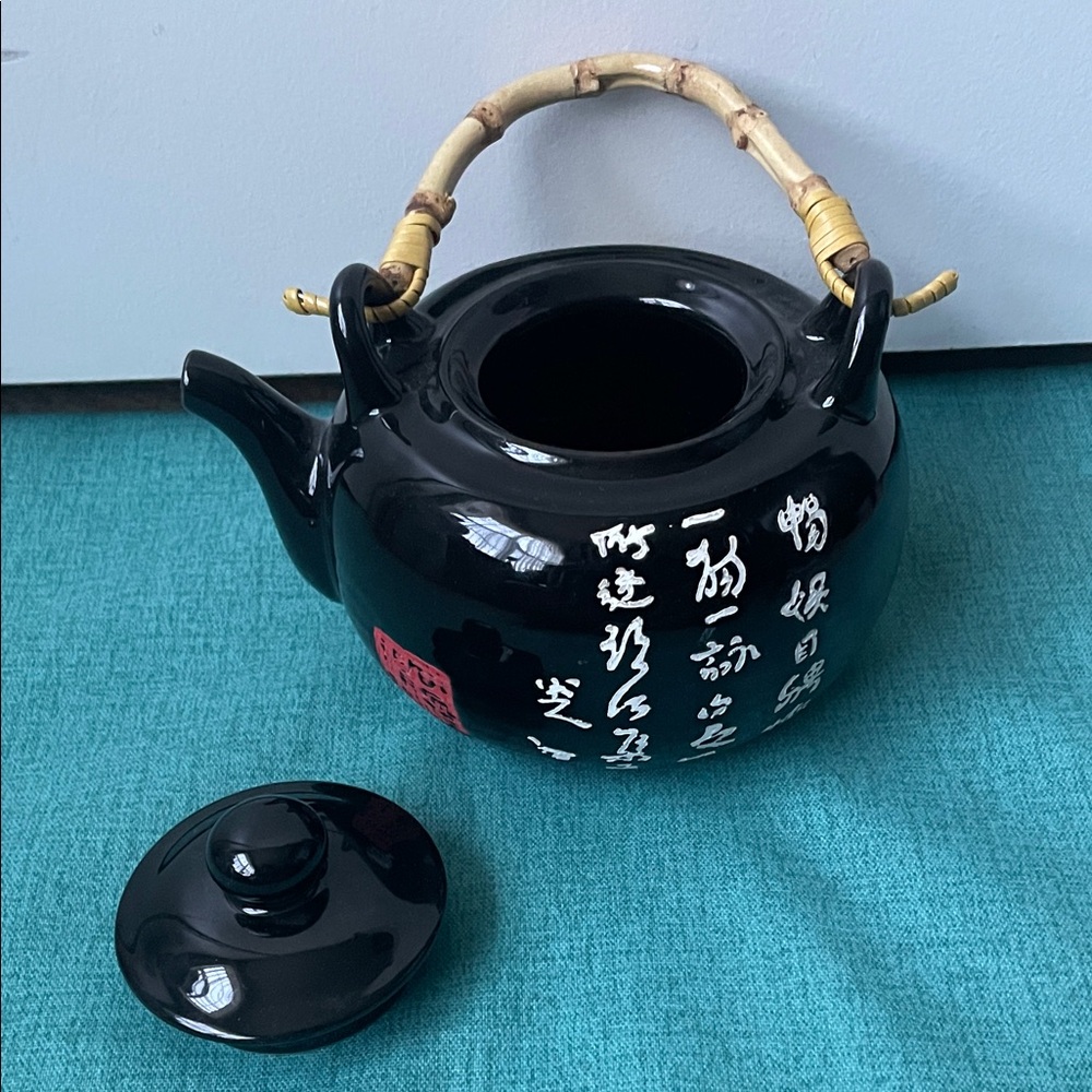 Japanese Kagetsu Elegant Black Teapot with Bamboo Handle - Picture 7 of 7